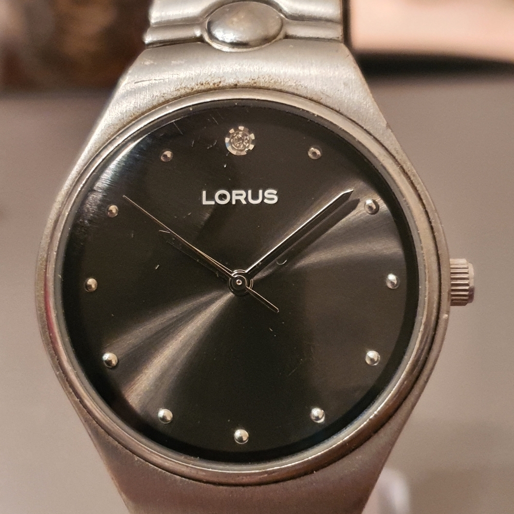 Vintage Lorus LR0624 Silver Diamond Stainless Steel Men's Dress Watch